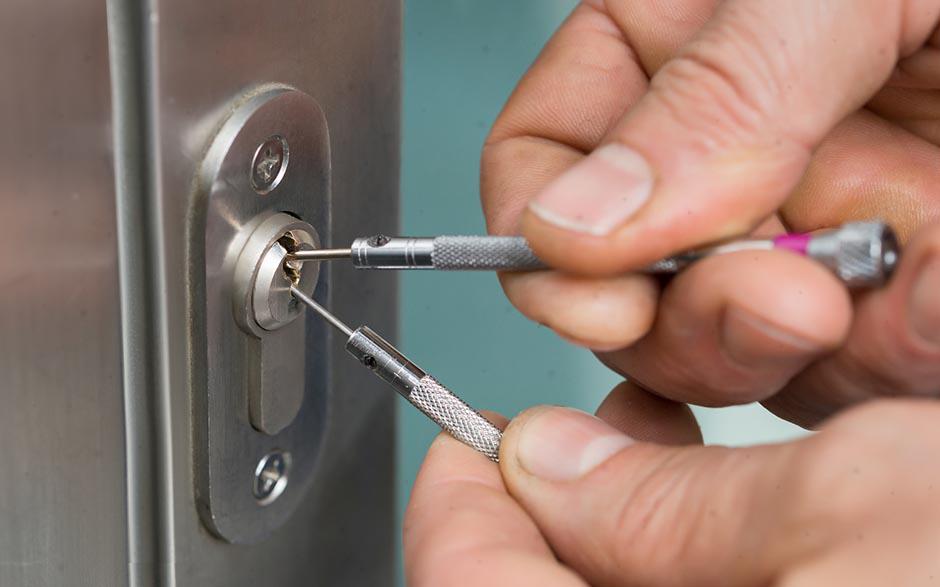 serrure porte pvc Châtillon