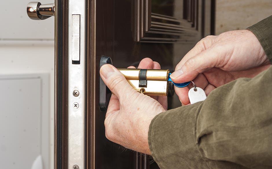 serrure porte pvc Châtillon